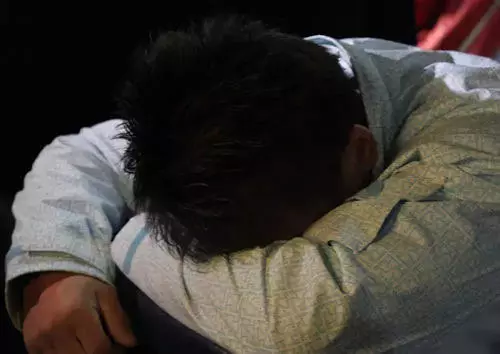 丈夫懷疑孩子不是自己的，妻子為給丈夫?qū)捫淖鲇H子鑒定